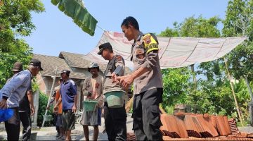 Wujud Kepedulian, Polsek Gajah Bantu Warga Membangun Rumah