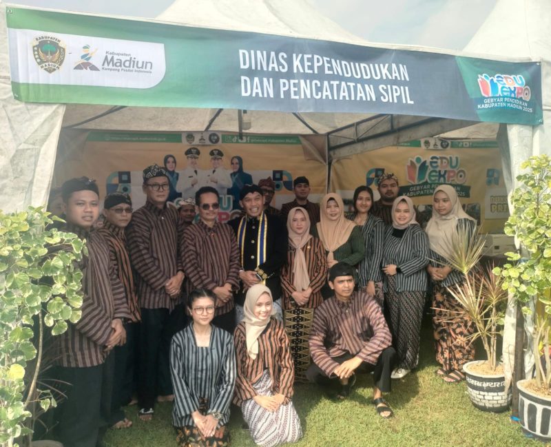 Kepala Dinas Dukcapil Kabupaten Madiun Beserta jajaran Mall Pelayanan Publik Aminduk
