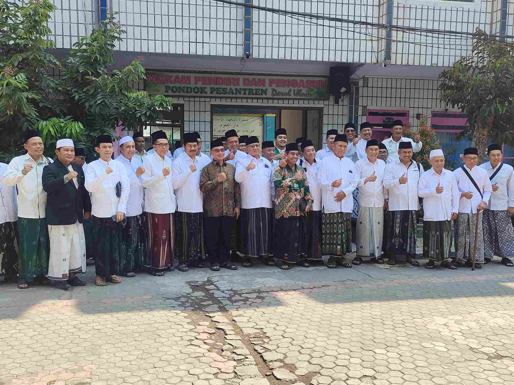 Sambut Hari Santri Nasional 2026, PWNU Jatim Ziarah ke Makam Muassis NU di Jombang