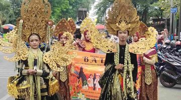 Megah dan Penuh Pesona, Pawai Budaya Warnai HUT ke-68 SMPN 2 Jombang